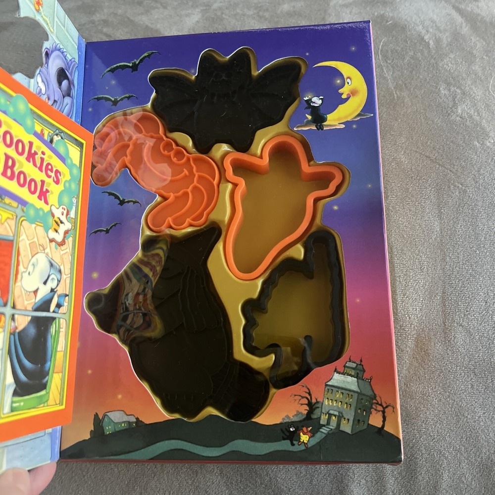 Creepy Cookies: Halloween Cookie Cutter Set & Recipe Book By Reader's Digest 96 - Picture 2 of 11
